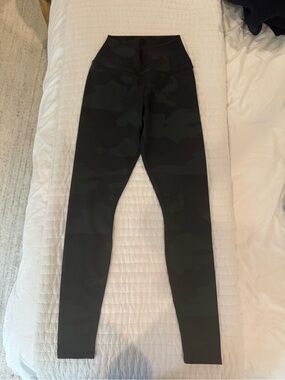 Women’s Alo High-Waisted Camo Leggings - Black/Green